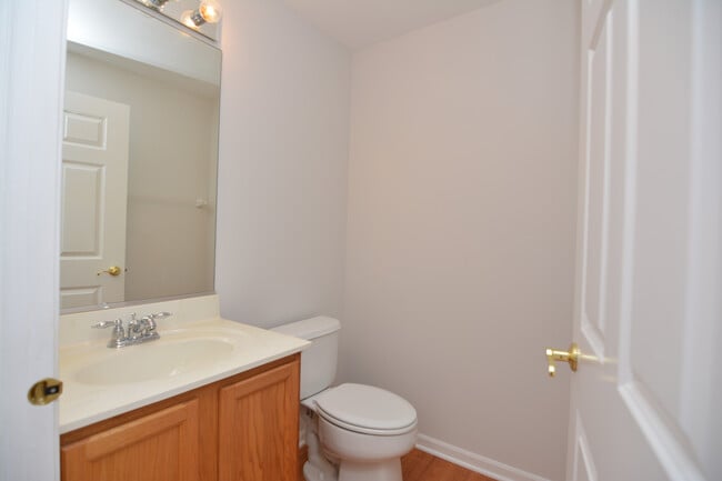 Building Photo - 4756 N Lamon Ave