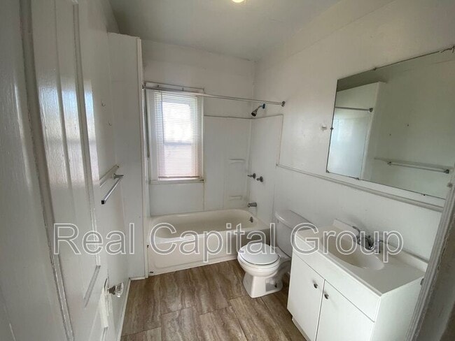 Building Photo - 408 Woodlawn Ave