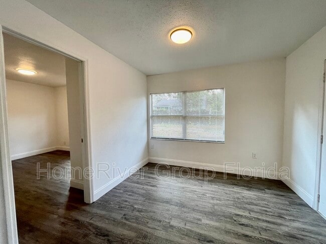 Building Photo - 2211 W Woodlawn Ave