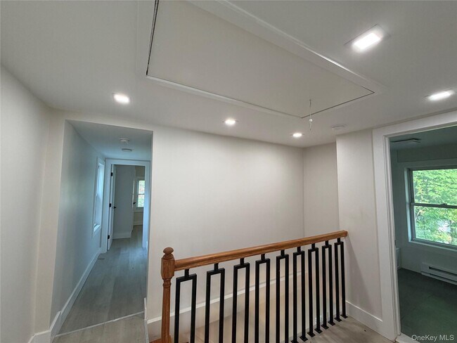 Building Photo - 1445 Burlingham Rd