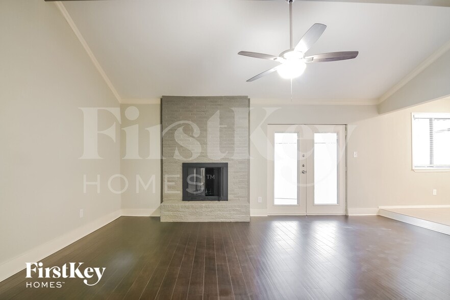 Building Photo - 2313 March Ln