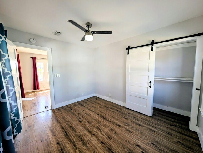Building Photo - 4778 W Mountain View Dr
