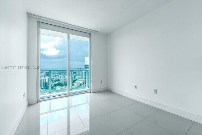 Building Photo - 1900 N Bayshore Dr