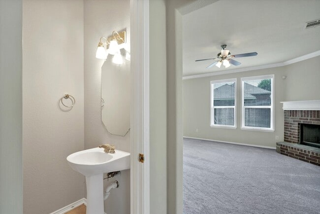 Building Photo - 4402 Emerald Leaf Dr