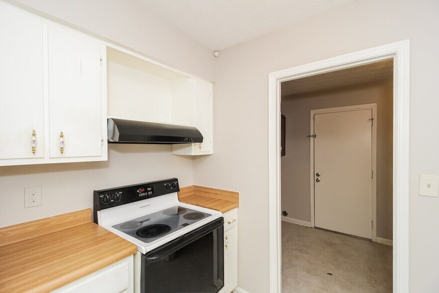 Building Photo - 243 Sedgefield Dr