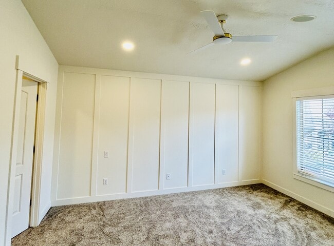 Building Photo - 6754 950 E