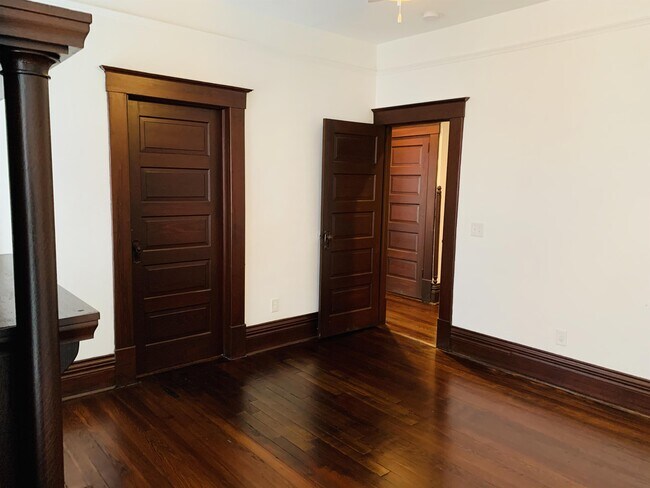 Building Photo - 19 E 40th St