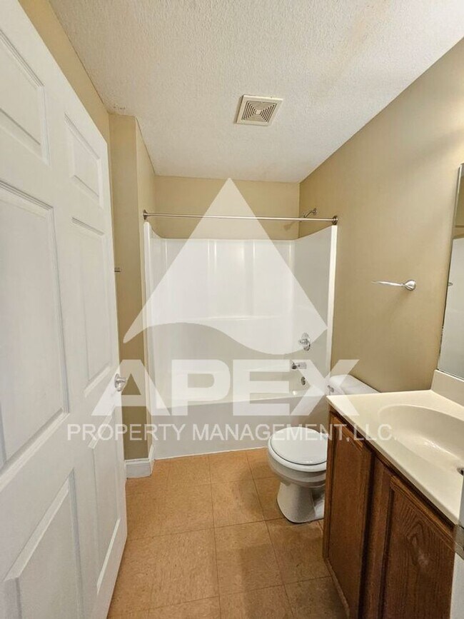 Building Photo - AVALON APARTMENT HOMES---2BD - 1BA Apartme...
