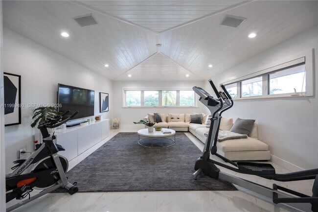 Building Photo - 7125 Los Pinos Blvd