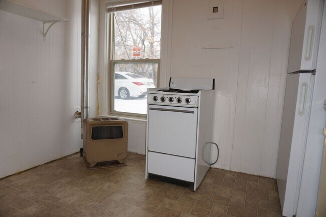 Building Photo - 635 E 100 S