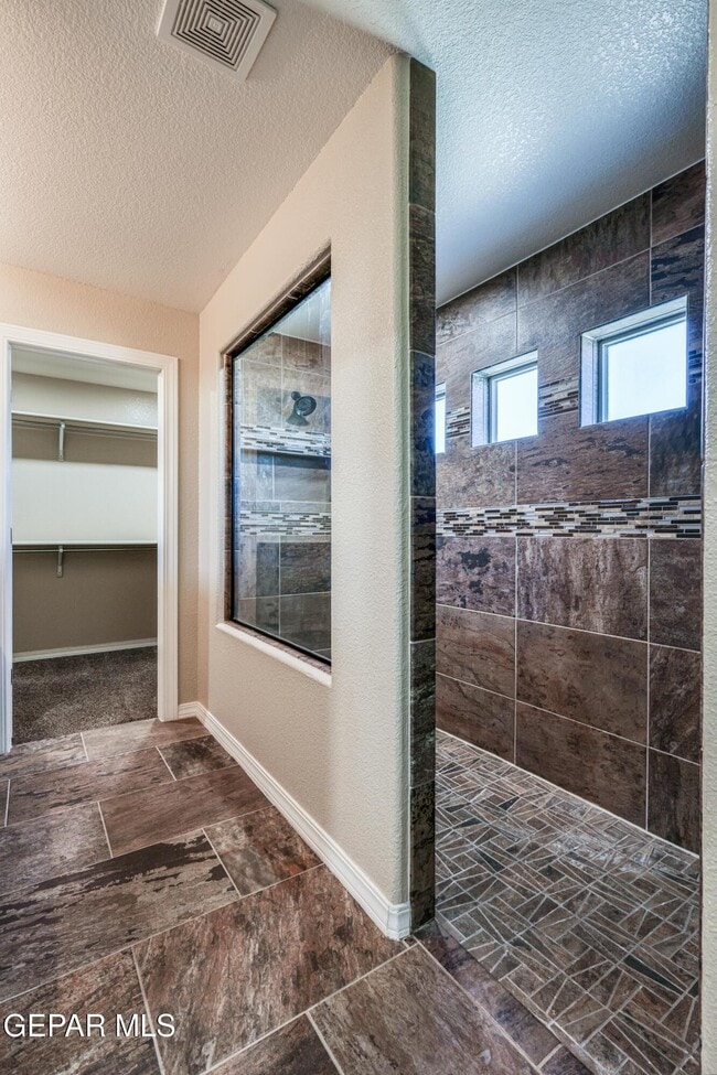 Building Photo - 5525 Valley Cedar Dr