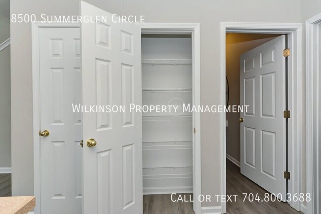 Building Photo - 8500 Summer Glen Cir