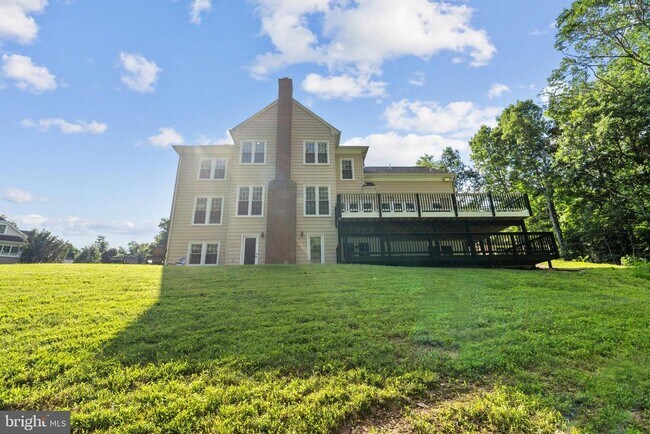 Building Photo - 10899 Woodland Falls Dr