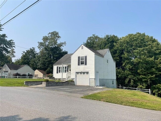 Building Photo - 17 Catskill Ave