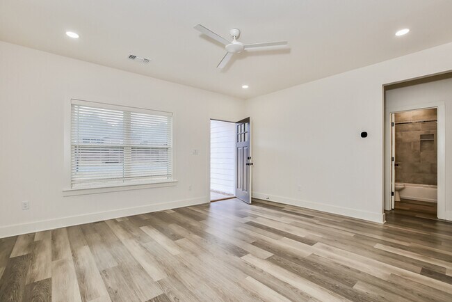 Building Photo - Inviting Lamarche Home with Contemporary Finishes
