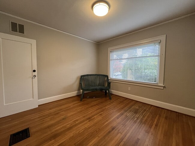 Building Photo - Charming 4-Bedroom Portland Home with Spac...