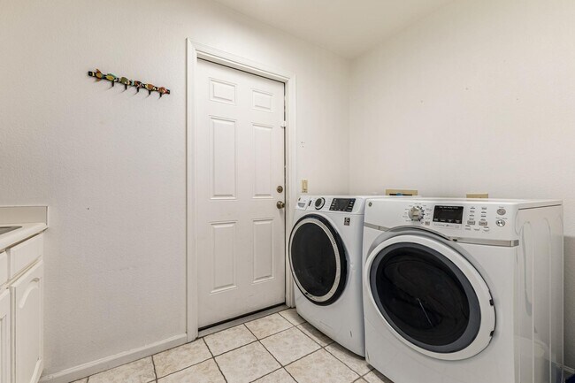 Building Photo - 11238 N 128th Pl