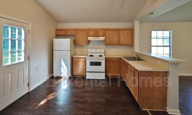 Building Photo - 6584 Hughes St