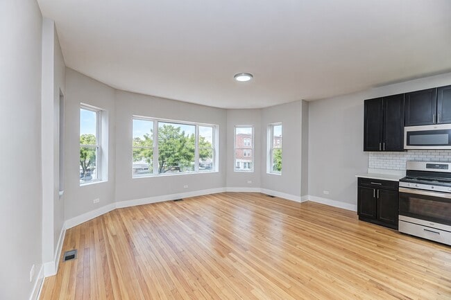 Building Photo - 7944 S Ellis Ave
