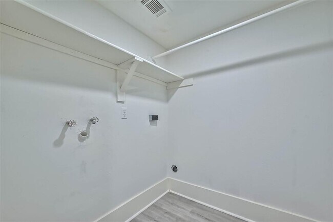 Building Photo - 17805 Villa Way Dr