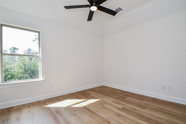Building Photo - 18 Hadlock Pl