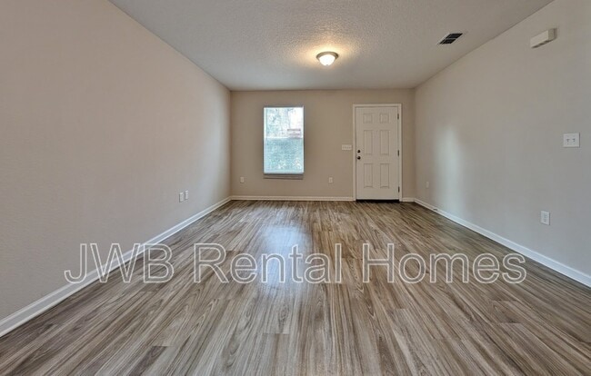 Building Photo - 8601 India Ave