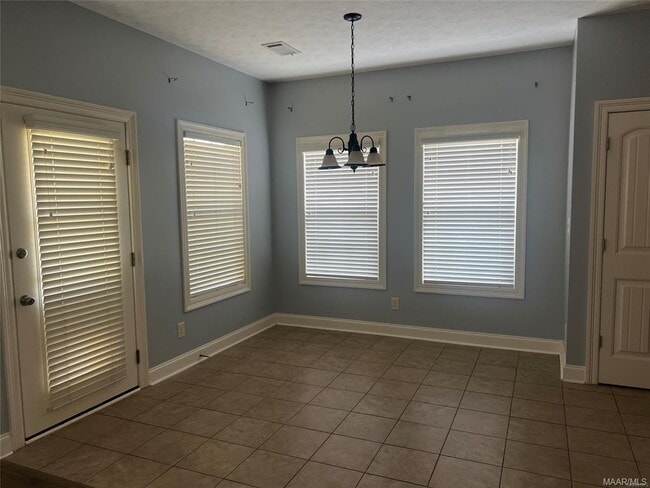 Building Photo - 730 Kingsley Dr