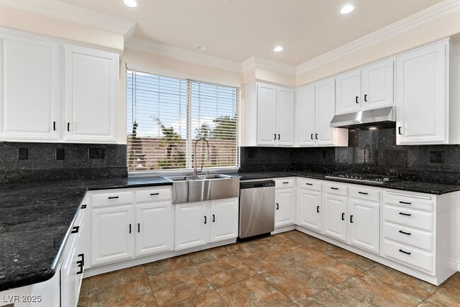 Building Photo - 8594 Lambert Dr