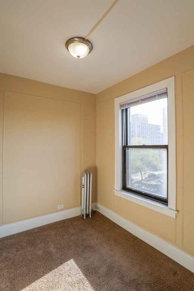 Building Photo - 5326 S Cornell Ave