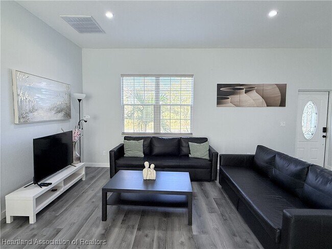 Building Photo - 115 Fire Island Ave NE