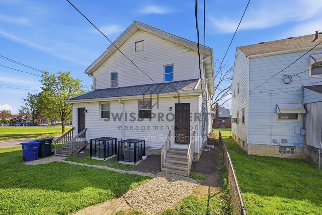 Building Photo - 417 S Huron Ave