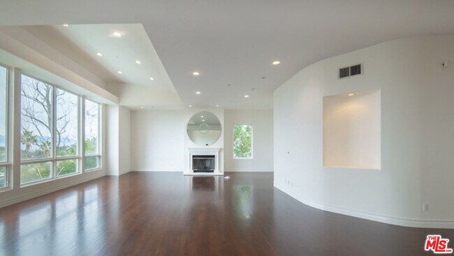 Building Photo - 14445 Mulholland Dr