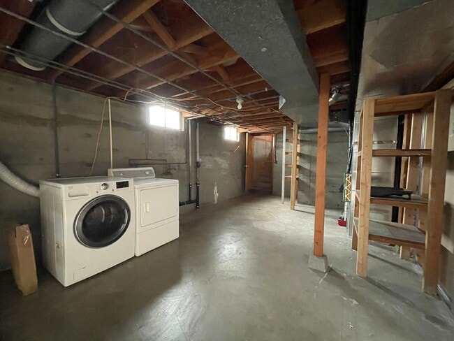 Building Photo - Charming Mid-Century Ranch with Large Yard and Attached Garage