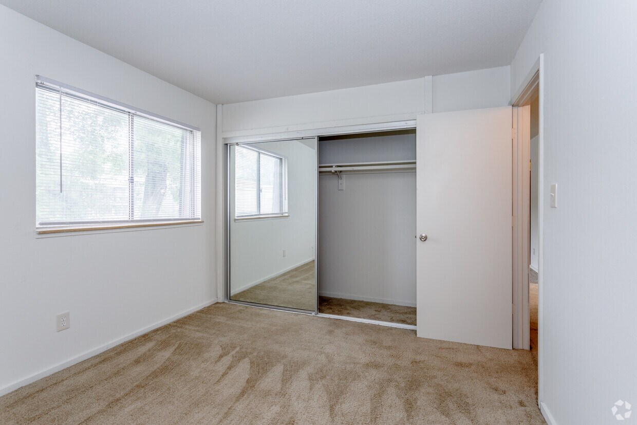 Meadowlark Hill Apartments Overland Park
