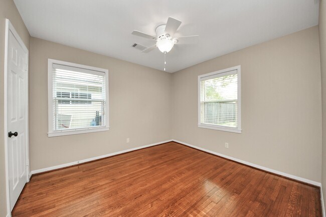 Building Photo - 9535 Vogue Ln