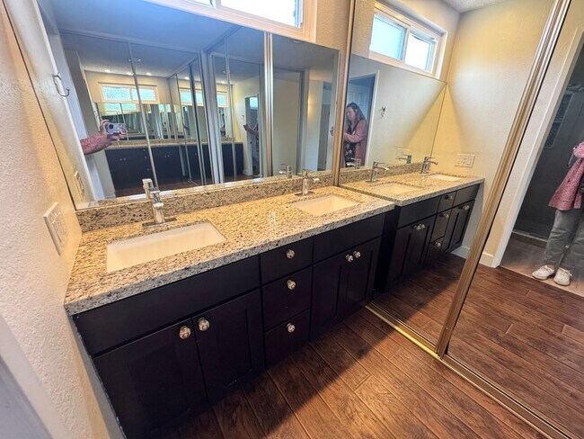 Building Photo - Rare opportunity spacious remodeled Camarillo Home on cul-de-sac with Electricity included!