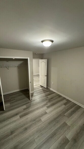 Building Photo - Room in Townhome on Joneshaven Dr