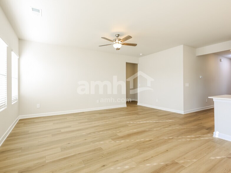 Building Photo - 794 Treeline Rd