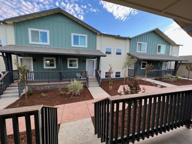 Courtyard - 5334 Kenneth Ave