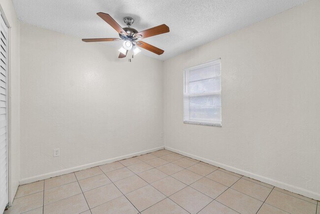 Building Photo - 4815 Gulfstream Rd