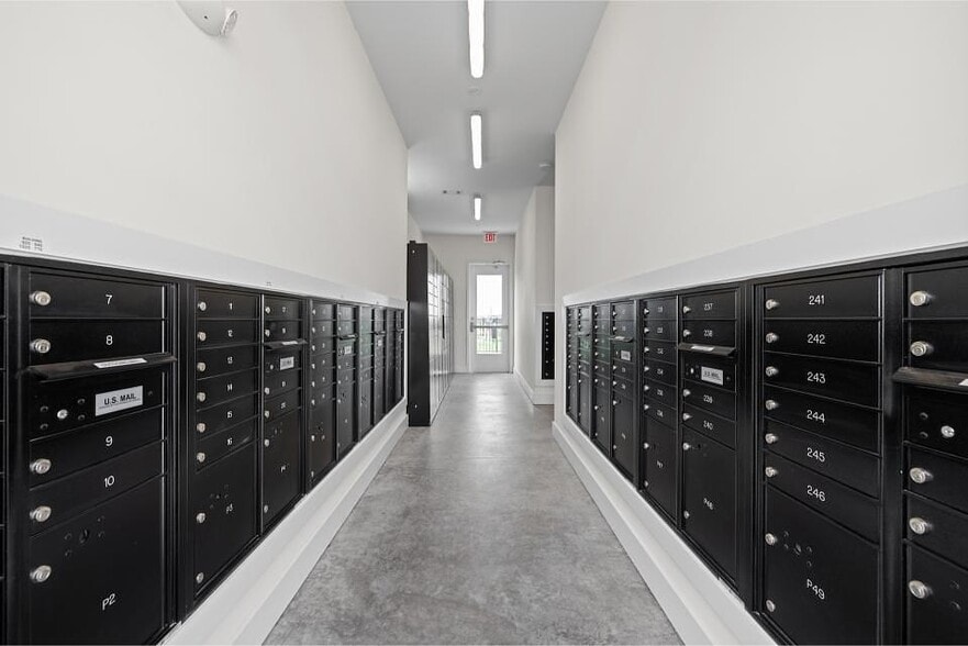 Building Photo - 901 Kelly Green Ln