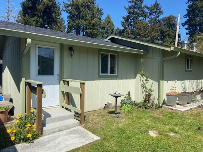 Building Photo - 4303 Horseman Ln