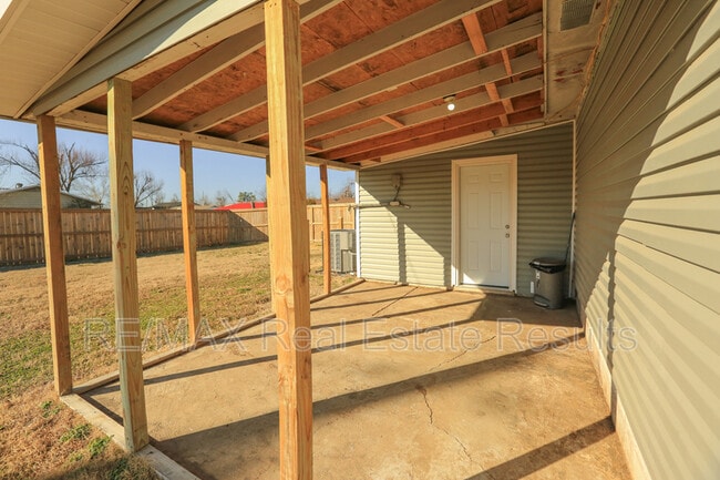 Building Photo - 1314 W Margaret Pl