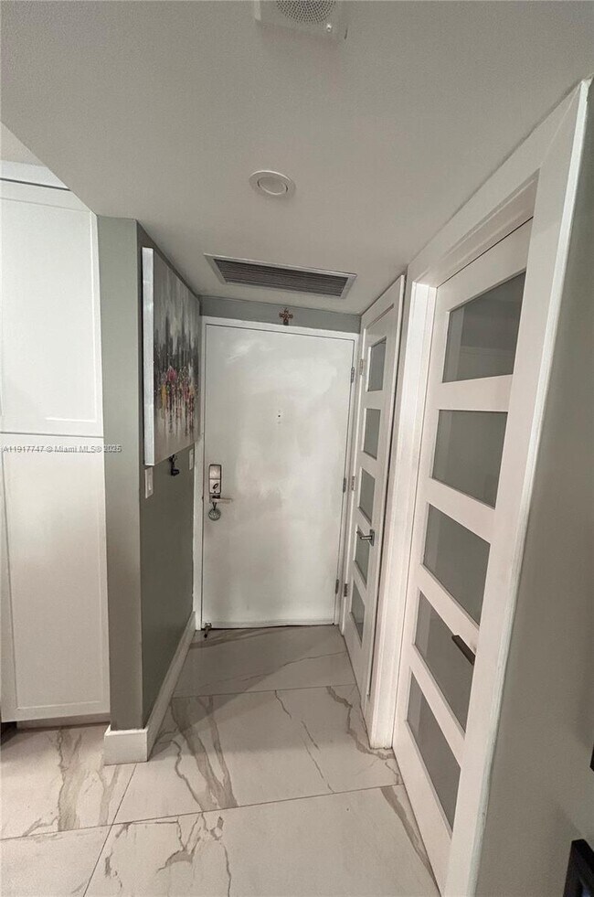 Building Photo - 3725 S Ocean Dr