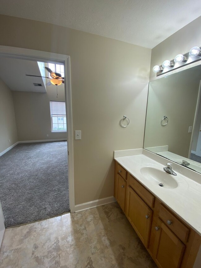 Building Photo - 2 bedroom/ 2 bath Woods of St Andrews condo available for rent in 40214 -  $1,200/month
