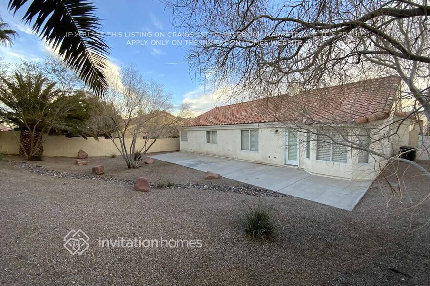 Building Photo - 8108 Divernon Ave