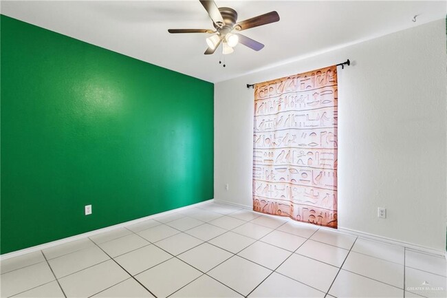 Building Photo - 14 Blanco River St