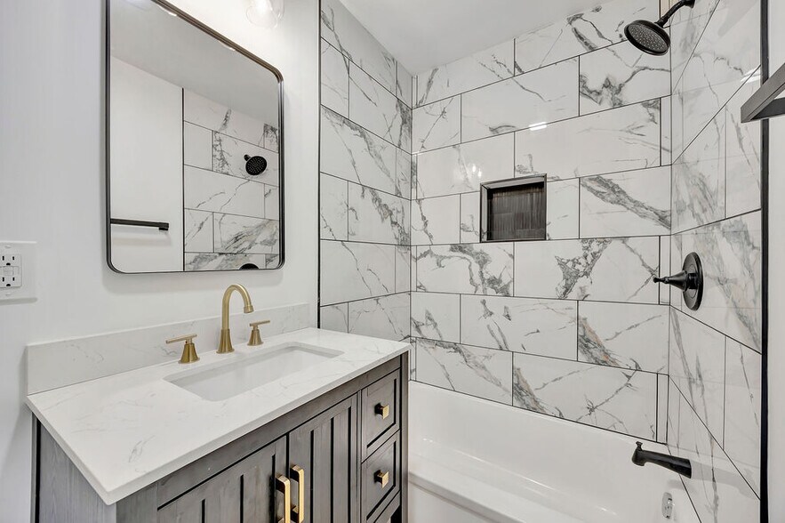 Building Photo - 2022 Central Ave