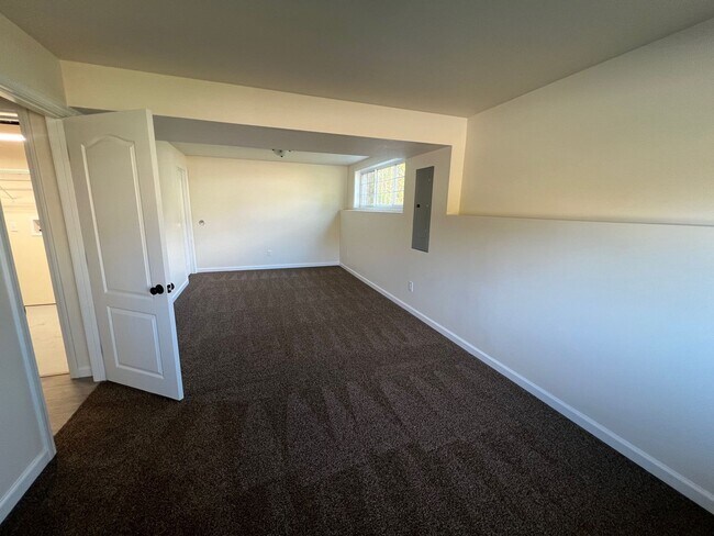 Building Photo - RARE FIND!