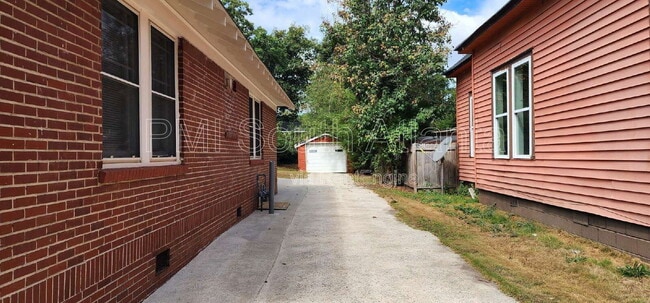 Building Photo - 3411 N Fulton Ave